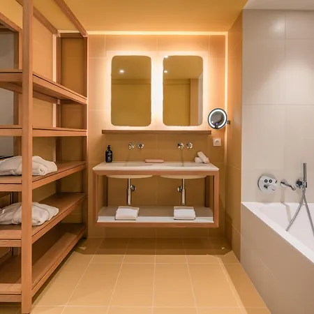 מלון Canopy By Hilton