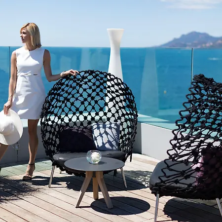 ホテル Canopy By Hilton 4*