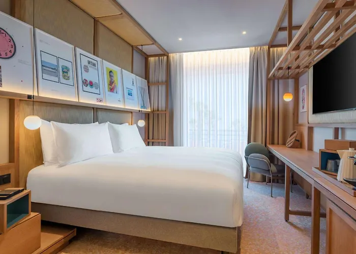 Canopy By Hilton ホテル 4*