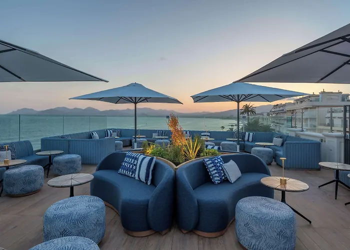 ホテル Canopy By Hilton 4*