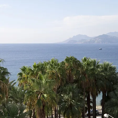 Canopy By Hilton 4*