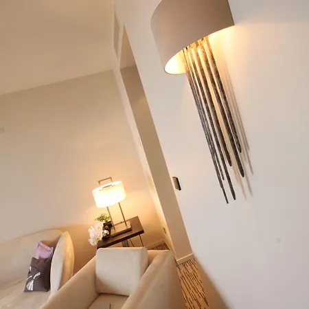 Отель Canopy By Hilton 4*