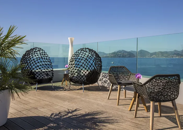 Otel Canopy By Hilton 4*